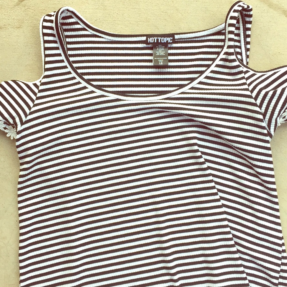 Off the shoulder (with strap ) striped tee
